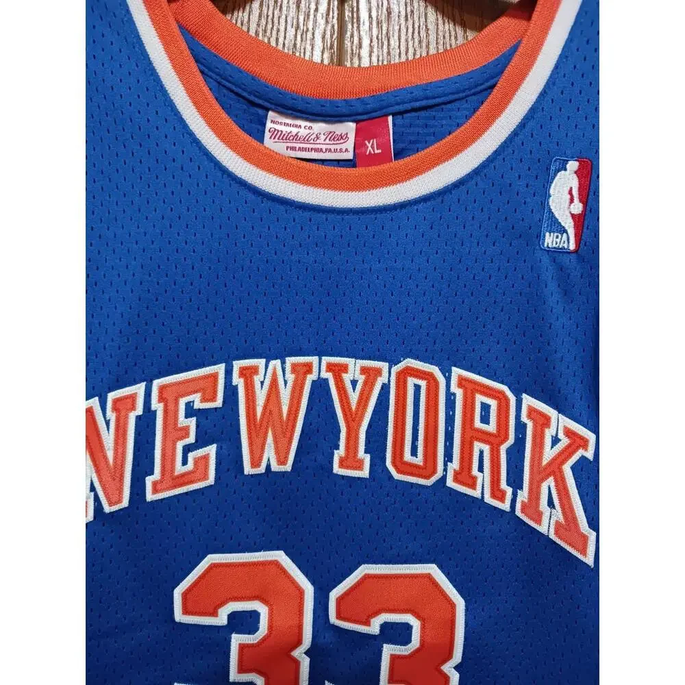 *Patrick Ewing-(Knicks)-(Blue)-(Good Con.)-(XL)-$95 - Picture 9 of 9